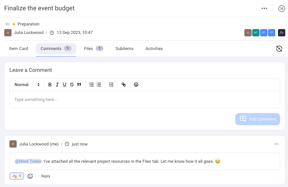 Adding comments within item cards in Plaky project management software